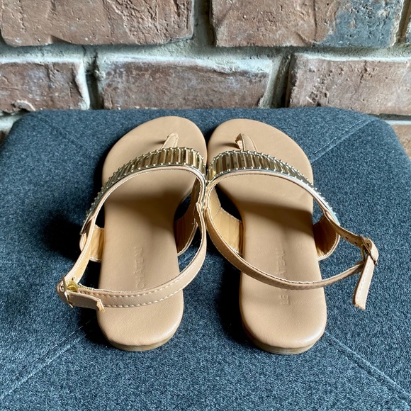 NWOT Le Chateau Sandals - Picture 5 of 7